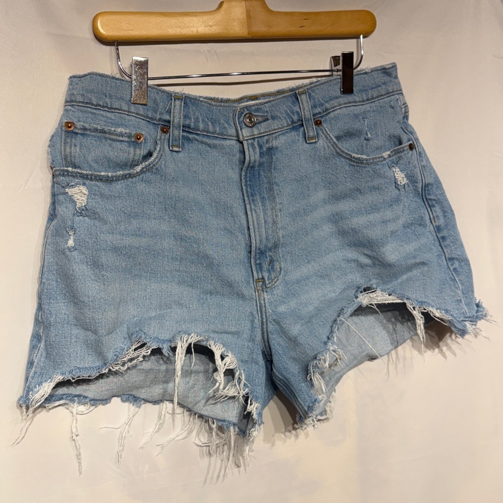 Abercrombie & Fitch Curve Love The 4” Mom Short High Rise Denim Shorts Size 31 - Picture 2 of 7